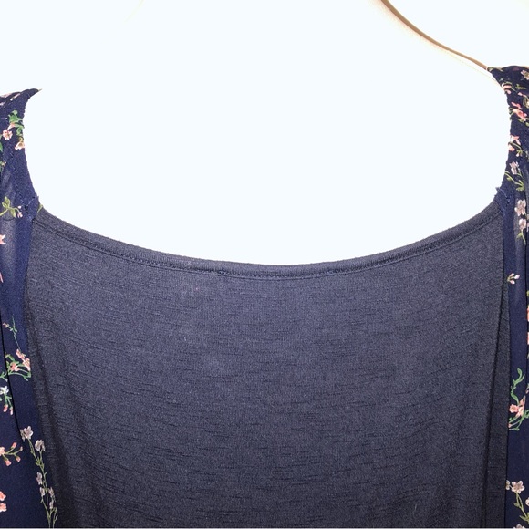 Suzanne Betro Navy & Floral Ruffle Sleeve Top, Sz L - Picture 6 of 11